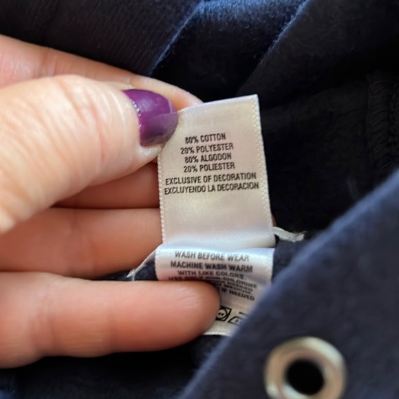 Carter’s Hooded Sweatshirt. - Picture 5 of 7